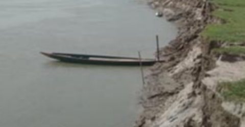 ব্রহ্মপুত্র নদের ভাঙ্গনে গৃহহীন ৫০পরিবার
