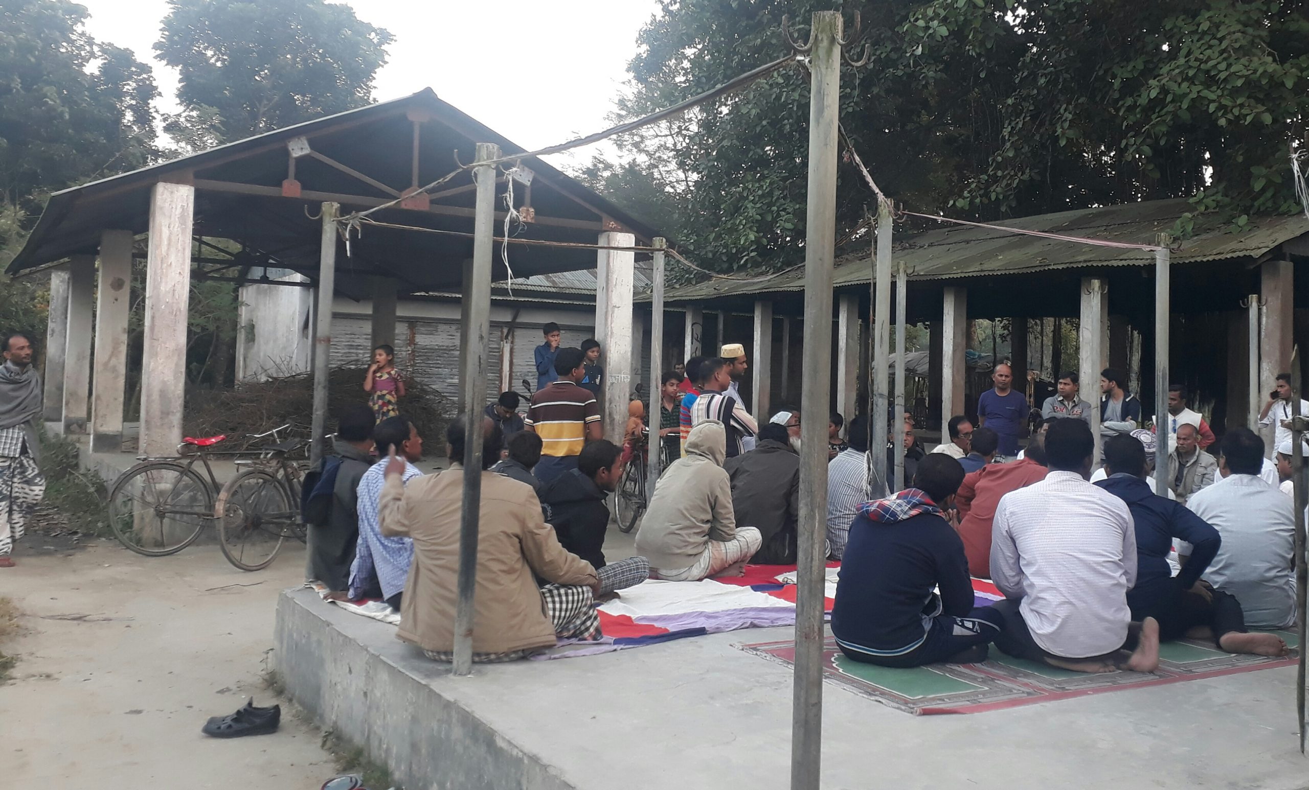 ঈশ্বরদীতে মানিকনগর হাটের ঐতিহ্য ফেরাতে এলাকাবাসীর উদ্দ্যোগ।