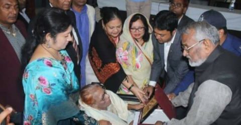 ঈশ্বরদীতে বেগম রোকেয়া দিবসে রত্নাগর্ভা সম্মাননা প্রদান।