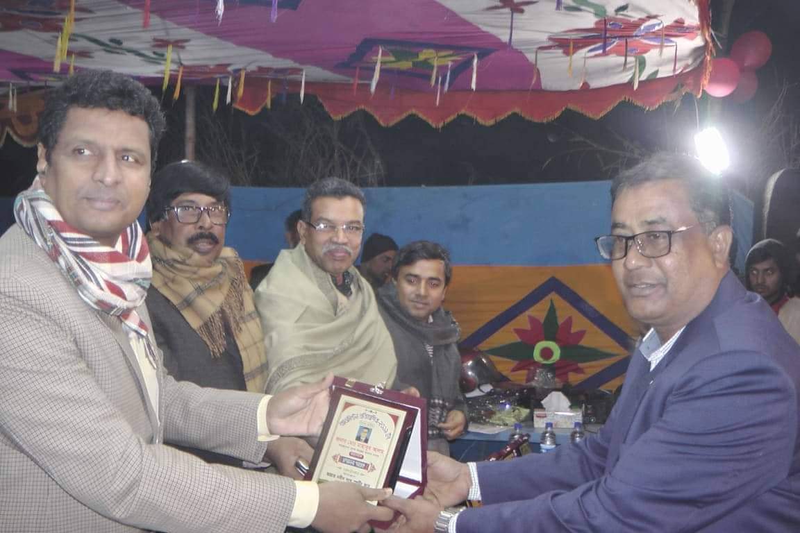 ঈশ্বরদীতে মাদক বিরোধী ব্যাডমিন্টন টুর্নামেন্ট উদ্বোধন ও গুণীজন সংবর্ধনা প্রদান।