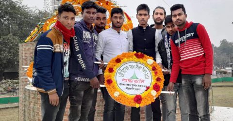 ঈশ্বরদীতে আলোর পথে উদ্দীপ্ত তরুন সংঘের পক্ষে বিজয় দিবসের শ্রদ্ধান্জ্ঞলী প্রদান।