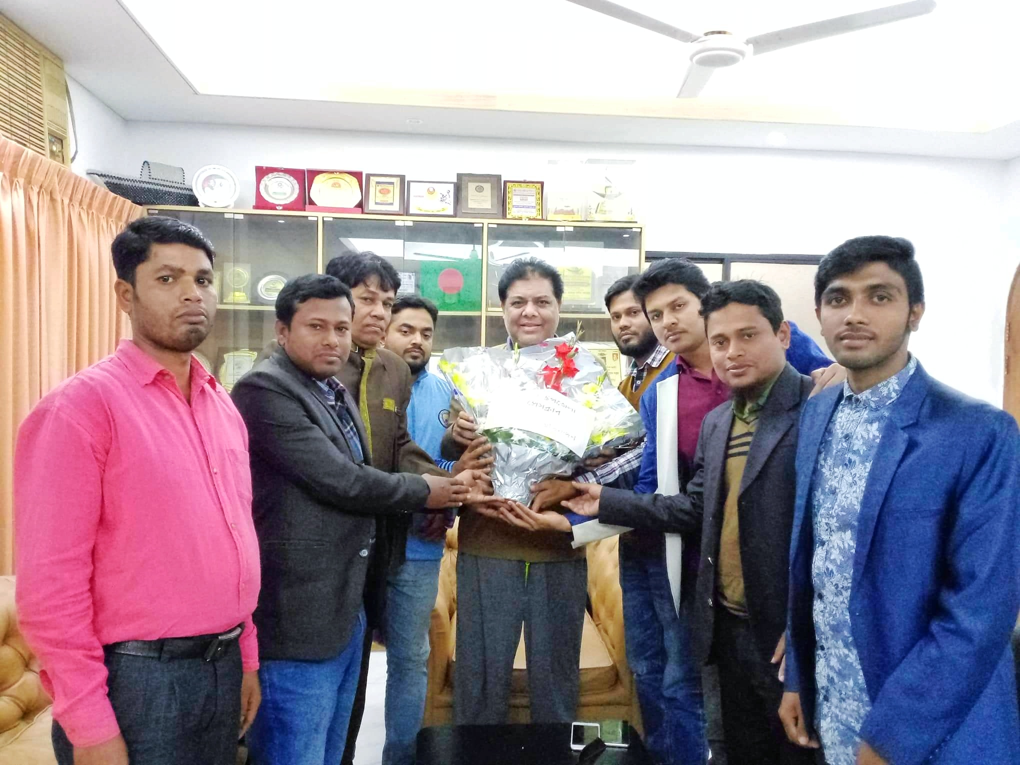 “শুদ্ধ সাংবাদিকতার চর্চা করতে হবে”- শ্রীপুর উপজেলা প্রেসক্লাবের সাথে সৌজন্য সাক্ষাতে এমপি সবুজ।