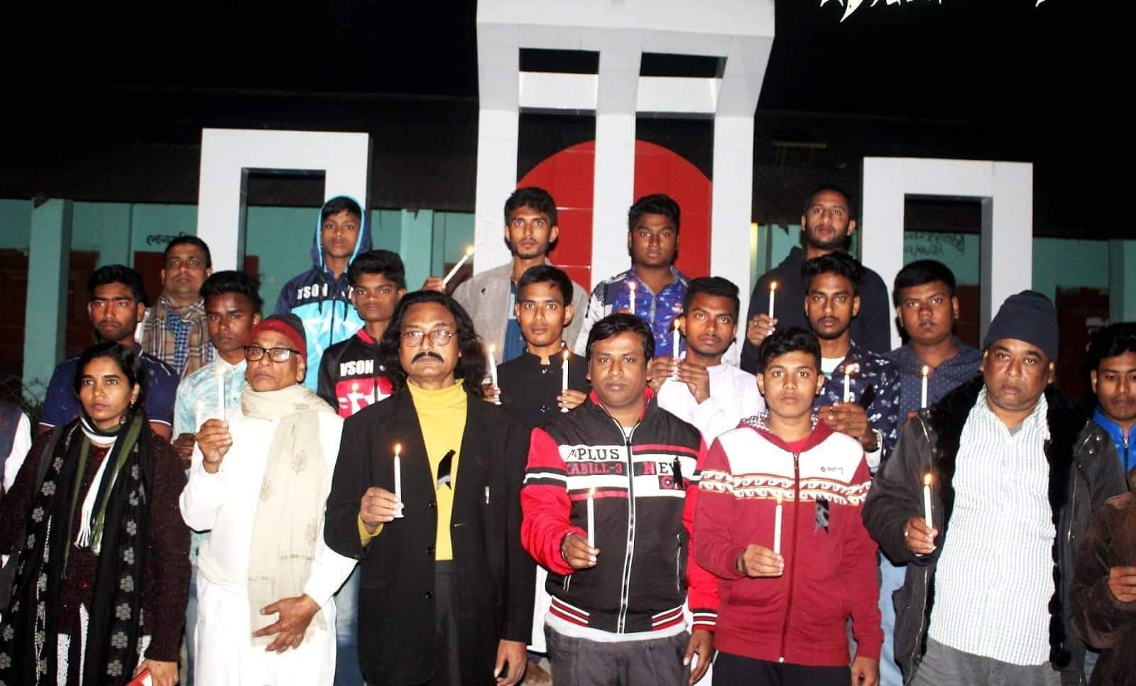 ঈশ্বরদীতে “আলোর পথে উদ্দীপ্ত তরুন সংঘের” স্মরণ সভা ও মোমবাতি প্রজ্বালন করে বুদ্ধিজীবি দিবস পালন।