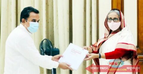 প্রধানমন্ত্রীর কাছে জাতীয় মানব উন্নয়ন প্রতিবেদন হস্তান্তর