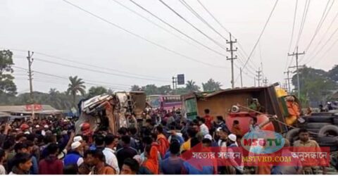 ময়মনসিংহে বিকল ট্রাকে বাসের ধাক্কায় নিহত ২