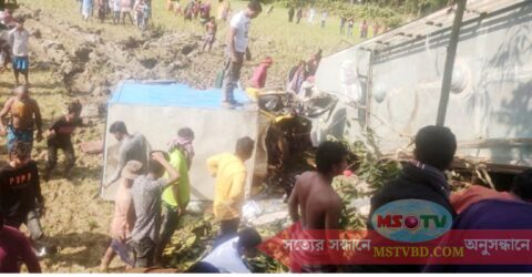 মির্জাপুরে বাস-কাভার্ডভ্যানের মুখোমুখি সংঘর্ষে ২ জনের মৃত্যু