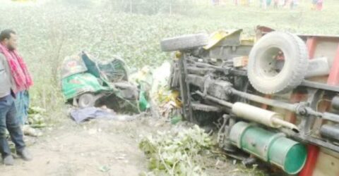 কসবায় ট্রাক সিএনজির মুখোমুখি সংঘর্ষে চালকসহ নিহত ২