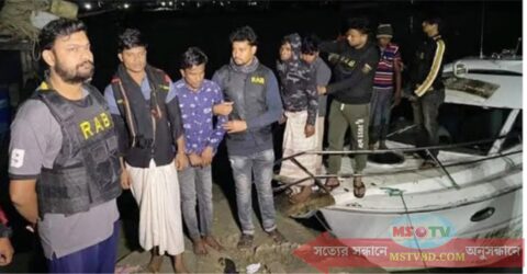 কক্সবাজার সাগরে অস্ত্রসহ ৬ জলদস্যু আটক