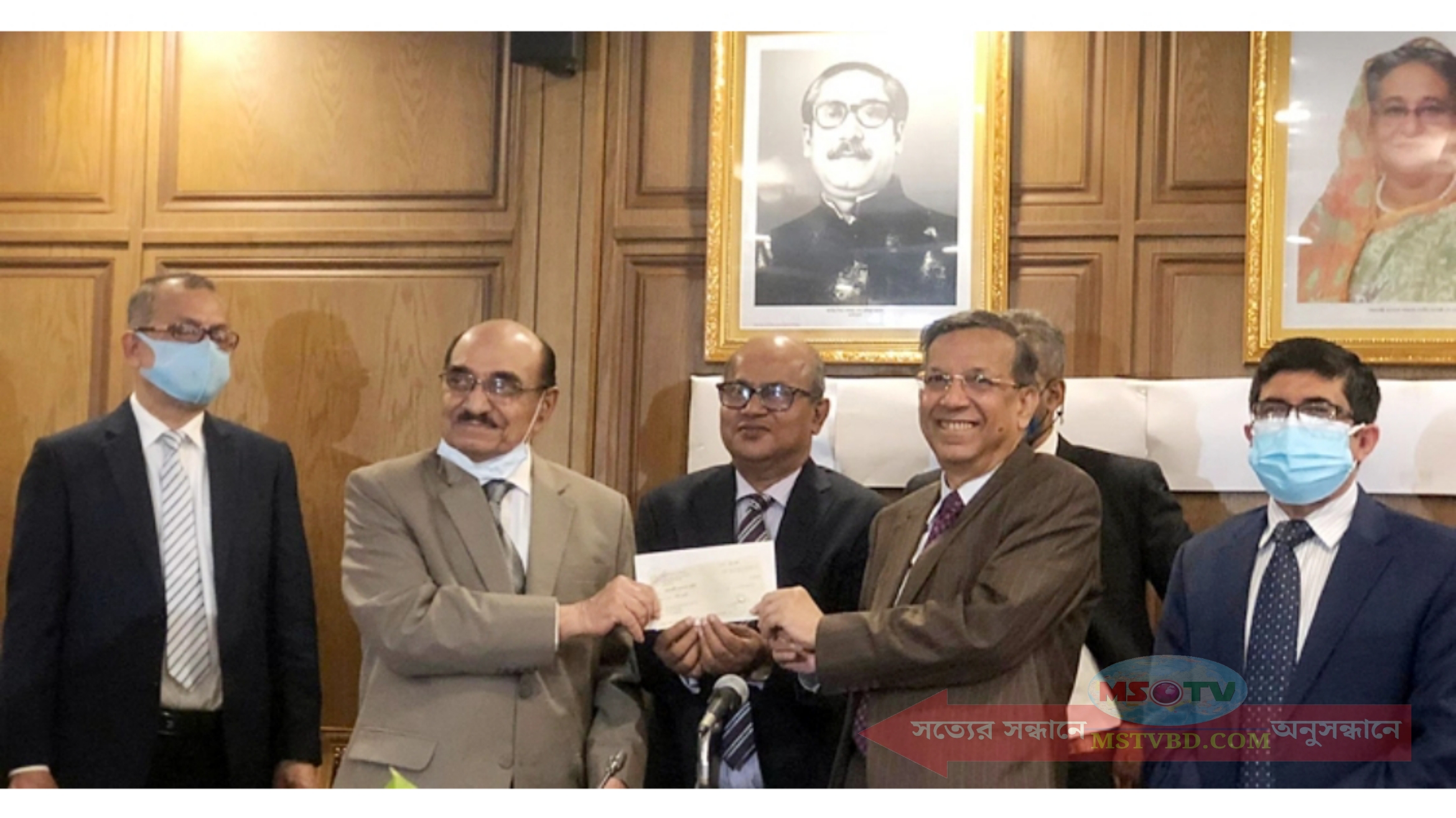 প্রধানমন্ত্রীর অনুদানের ২০ কোটি টাকা বার কাউন্সিলকে হস্তান্তর আইনমন্ত্রীর
