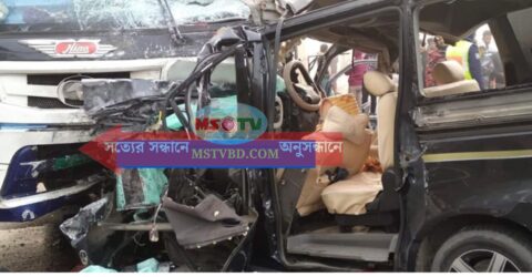 নরসিংদীতে বাস-মাইক্রো মুখোমুখি সংঘর্ষে নিহত ৩