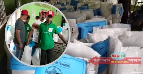 আখাউড়ায় বাড়ি বাড়ি গিয়ে ইফাতর সামগ্রী পৌঁছে দিলেন এক স্বেচ্ছাসেবী সংগঠন