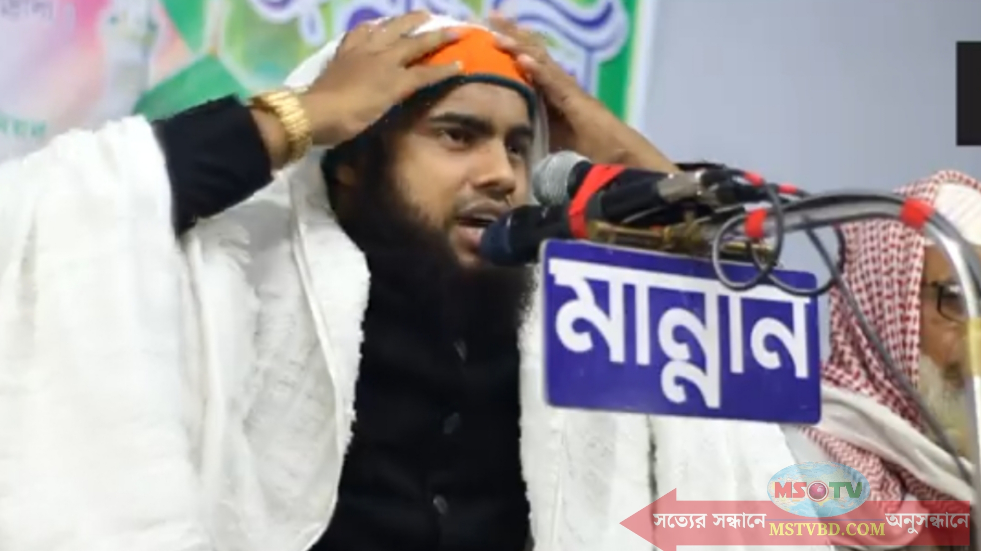 আনোয়ার হোসেন আফসারী নামের এক বক্তার বিরুদ্ধে নারী নির্যাতনের অভিযোগ
