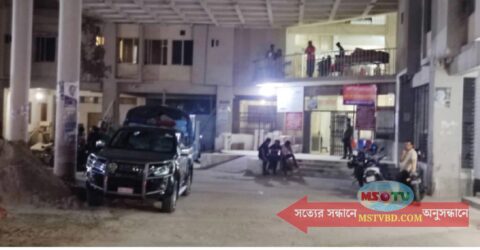 কুমিল্লায় র‍্যাব মাদক ব্যবসায়ীর  গোলাগুলি, গুলিবিদ্ধ ৪