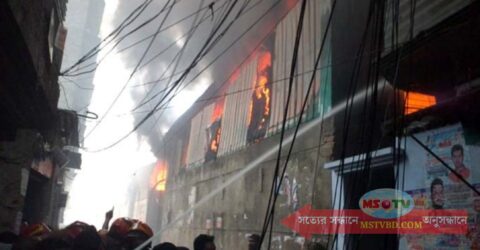 রাজধানীর লালবাগে প্লাস্টিক কারখানায় আগুন, নিয়ন্ত্রণে ৯ ইউনিট