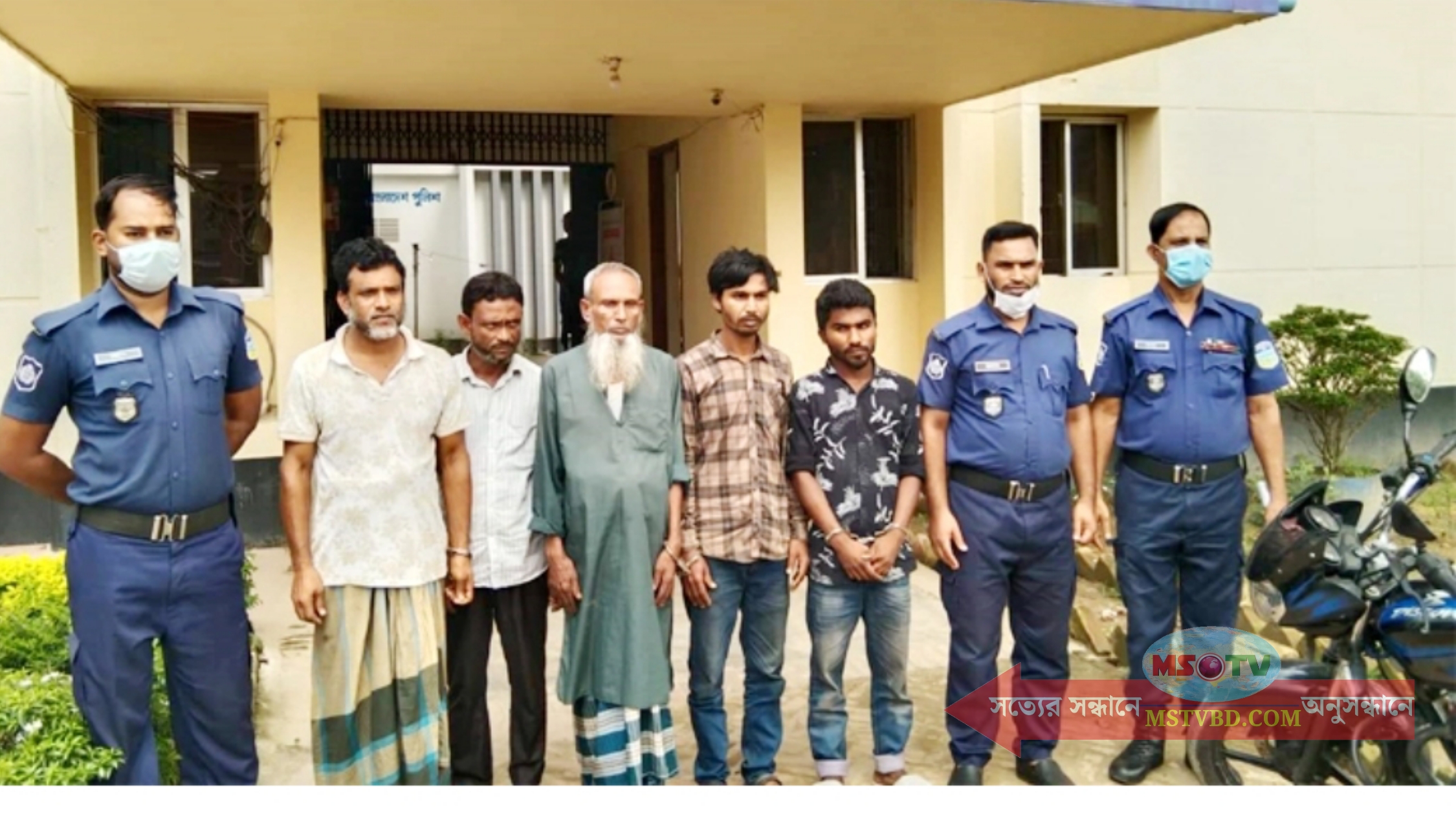 ময়মনসিংহে দেড় কেজি সাপের বিষসহ আটক ৫