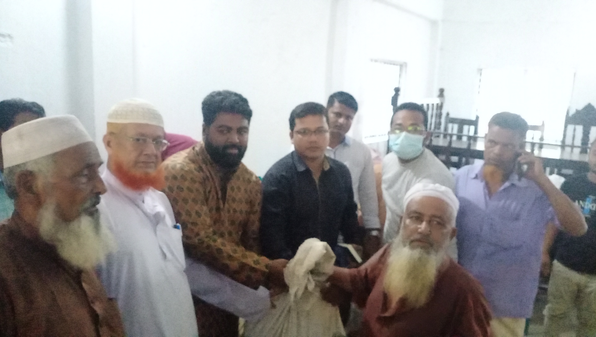 পবিত্র ঈদ উপলক্ষে কাইমপুর ইউনিয়নের ৪৪০ পরিবারে চাল বিতরণ