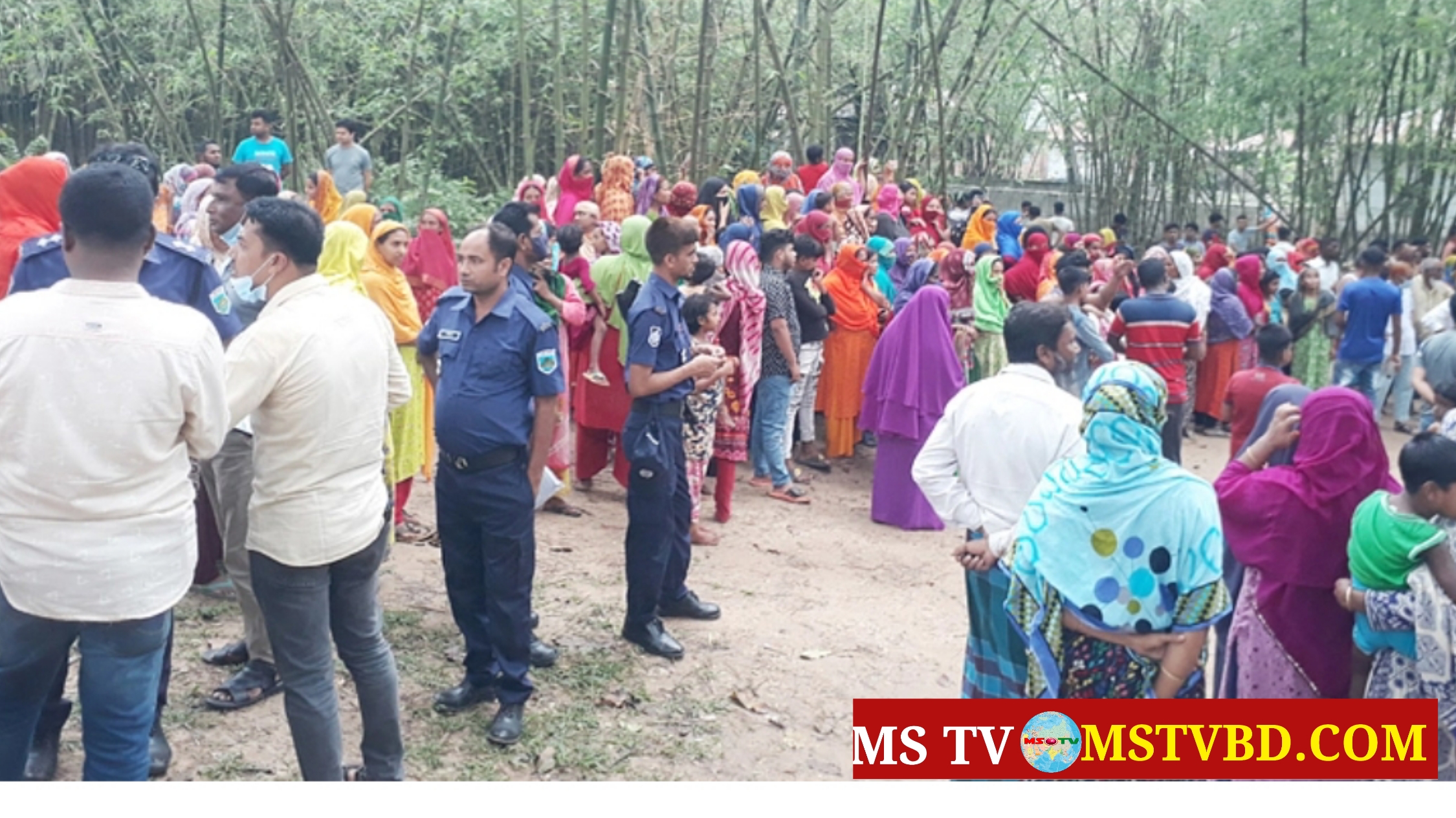 বগুড়ায় ডোবা থেকে নরসুন্দরের গলাকাটা মরদেহ উদ্ধার