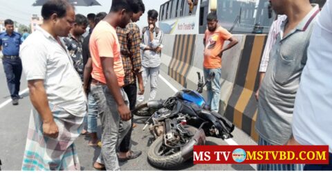 টাঙ্গাইলের মির্জাপুরে ট্রাকচাপায় ছাত্রসহ নিহত ২