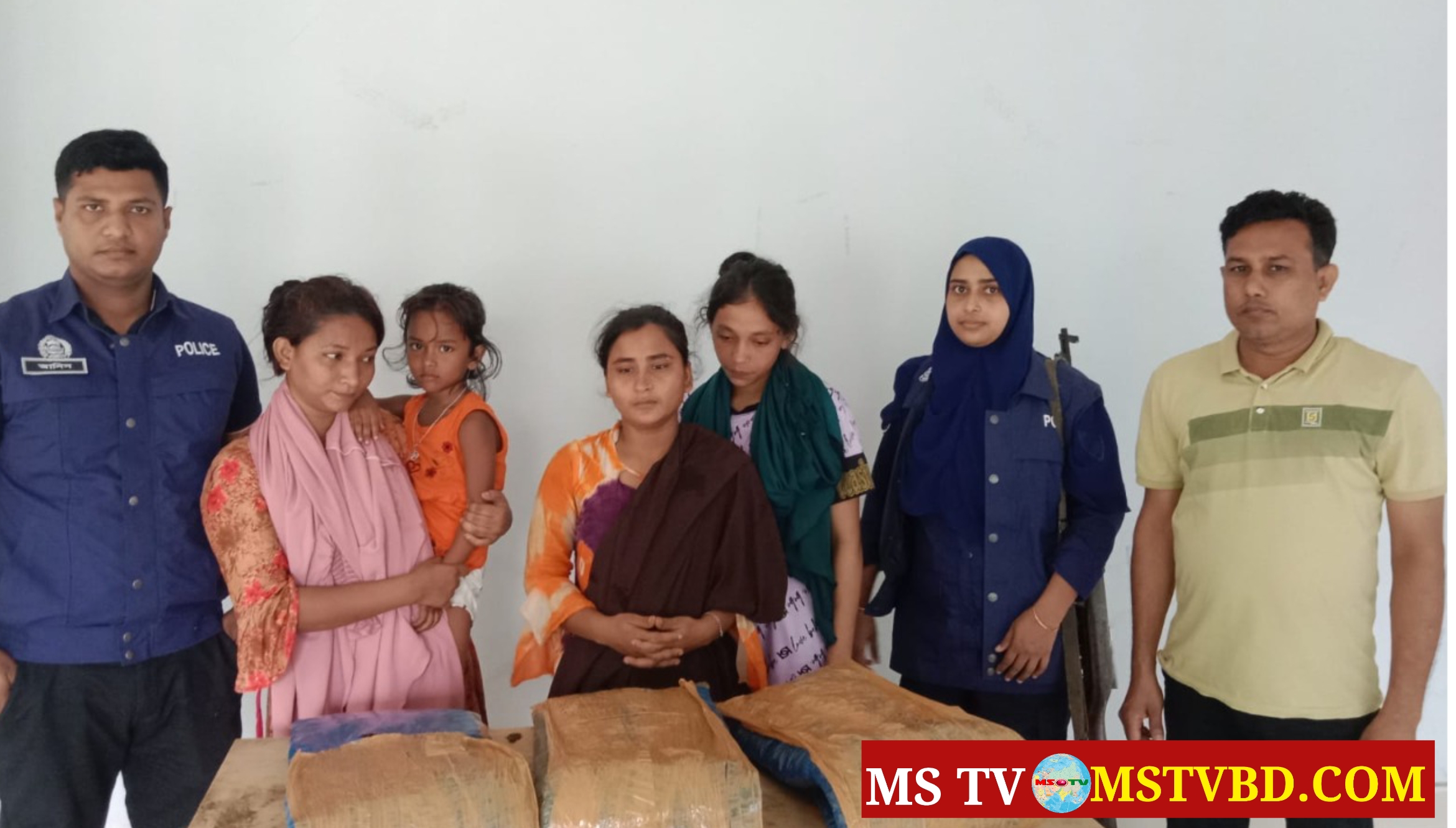 কসবায় ৮ কেজি গাজাসহ ৩ নারী মাদক ব্যবসায় আটক