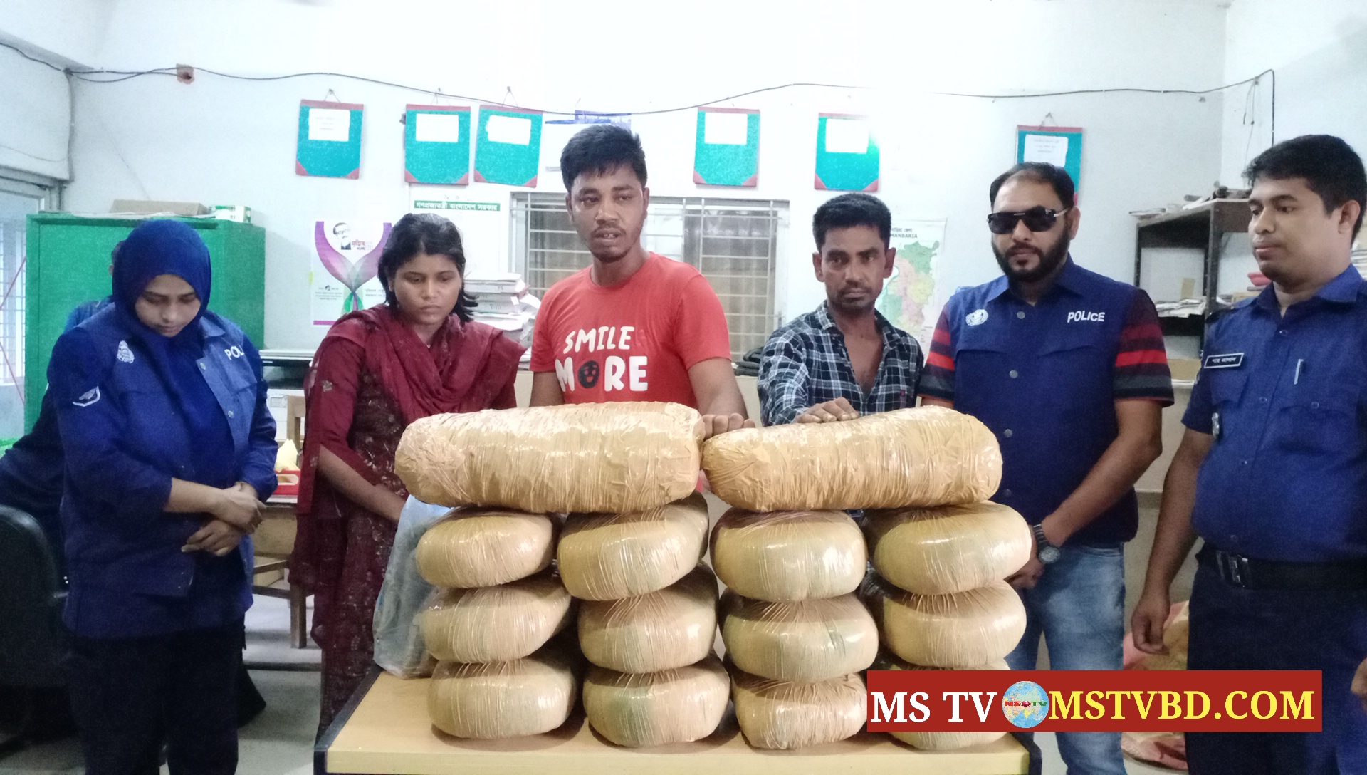 কসবায় মাদক বিরোধী অভিযানে ২৮ কেজি গাঁজাসহ আটক ৩