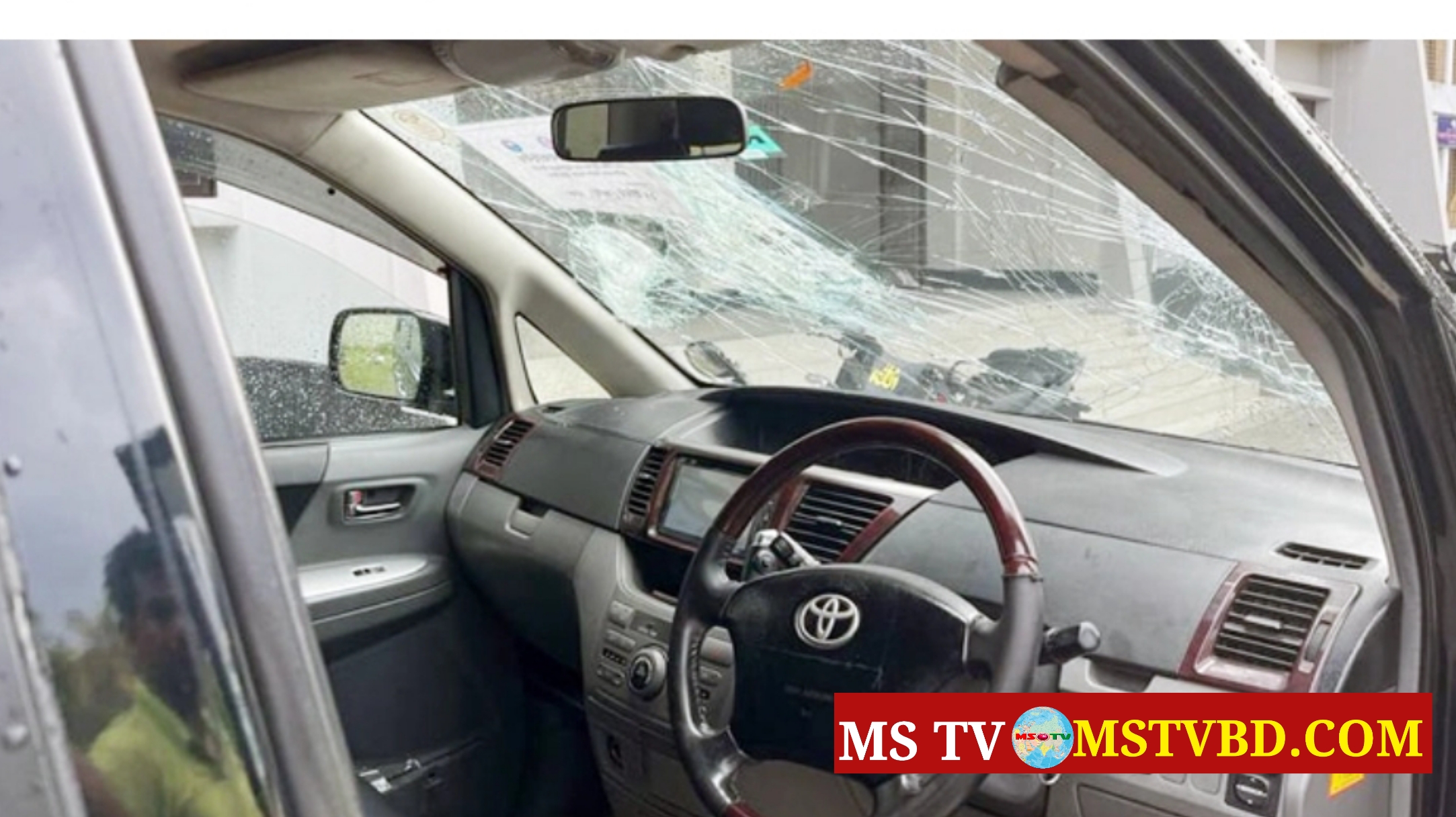 টাঙ্গাইলে মাইকে ঘোষণা দিয়ে এসিল্যান্ড ও পুলিশের গাড়িতে হামলা
