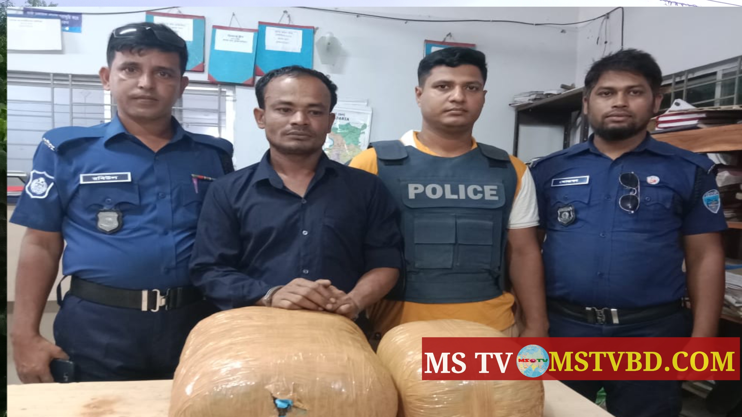 কসবায় ফের ১২ কেজি গাঁজাসহ আটক ১