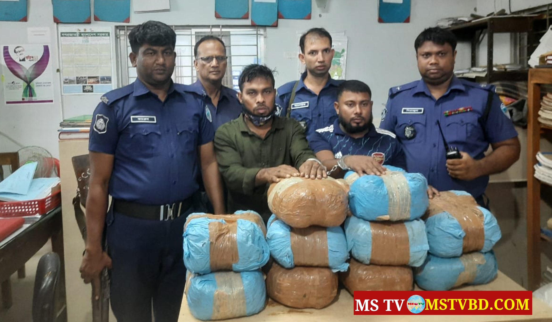 কসবায় ফের ২০ কেজি গাঁজাসহ আটক ২
