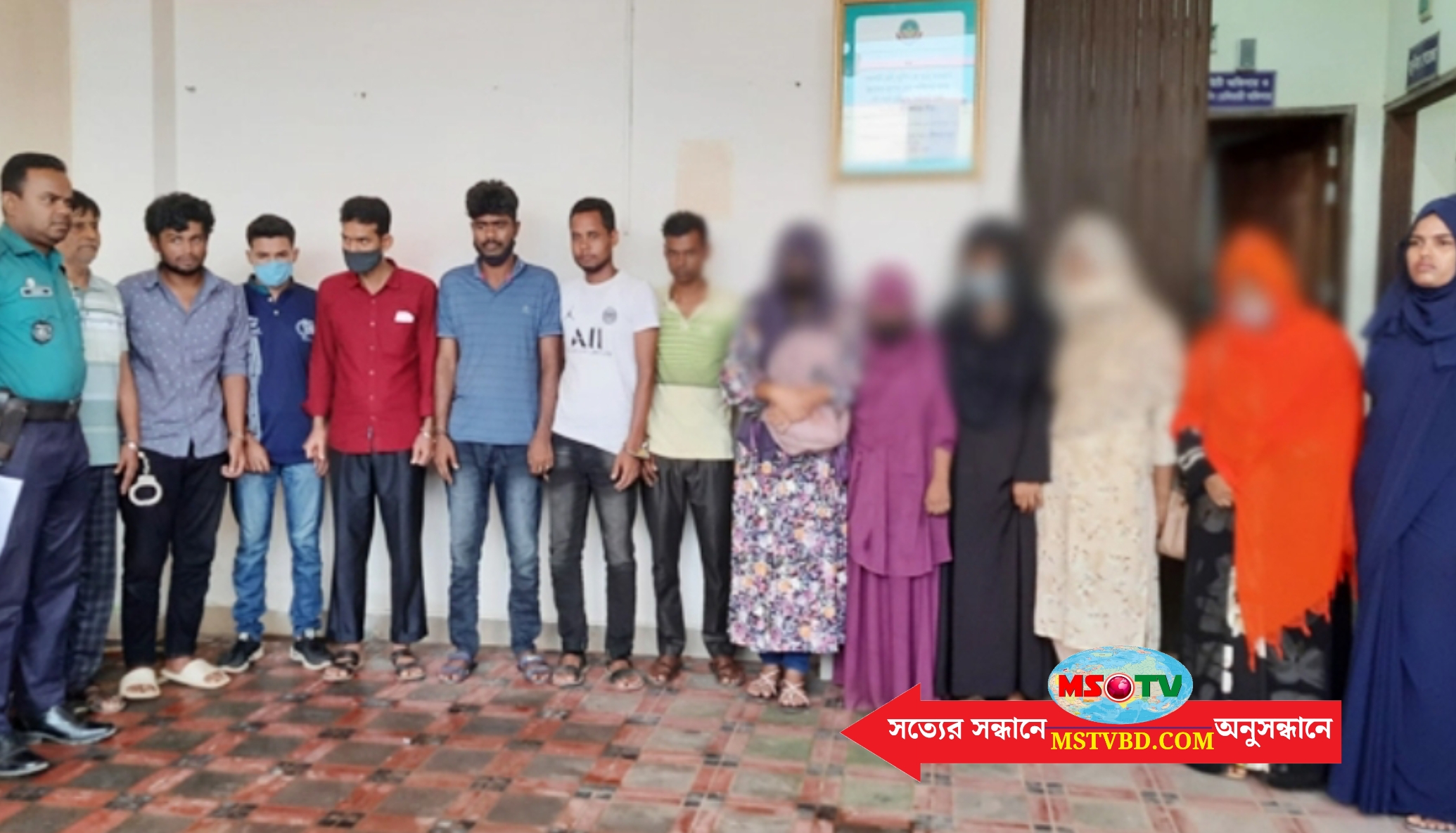 গাজীপুরে আবাসিক হোটেলে অভিযান,৫ নারীসহ গ্রেফতার ১২