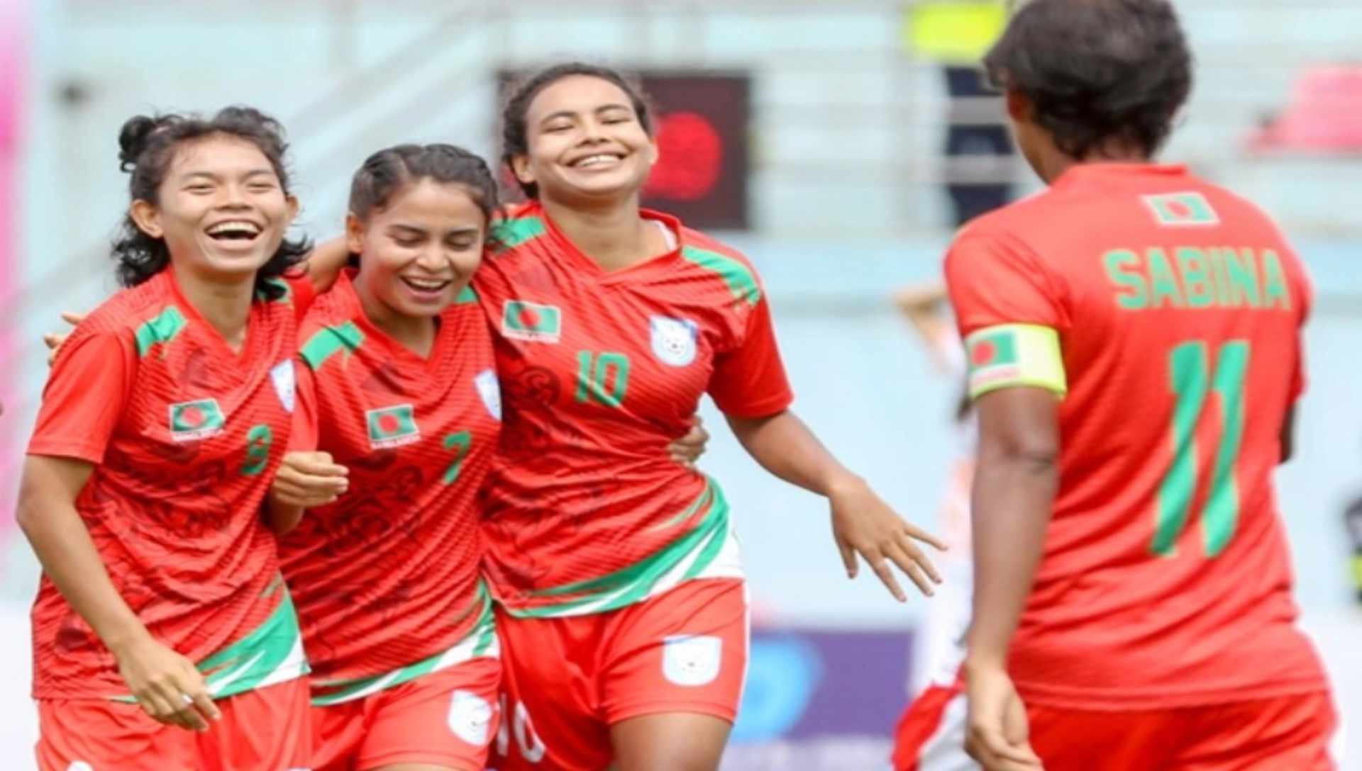 ফুটবলে ইতিহাস গড়ে চ্যাম্পিয়ন বাংলাদেশের মেয়েরা