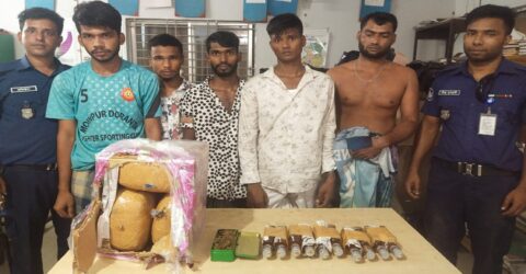 কসবায় ফের গাঁজা বিদেশি মদসহ আটক ৫