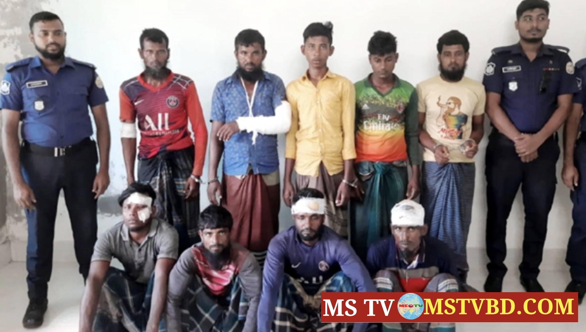 হিজলায় ইলিশ রক্ষার অভিযানে পুলিশের ওপর হামলা, দুই রাউন্ড গুলি, আটক ৯