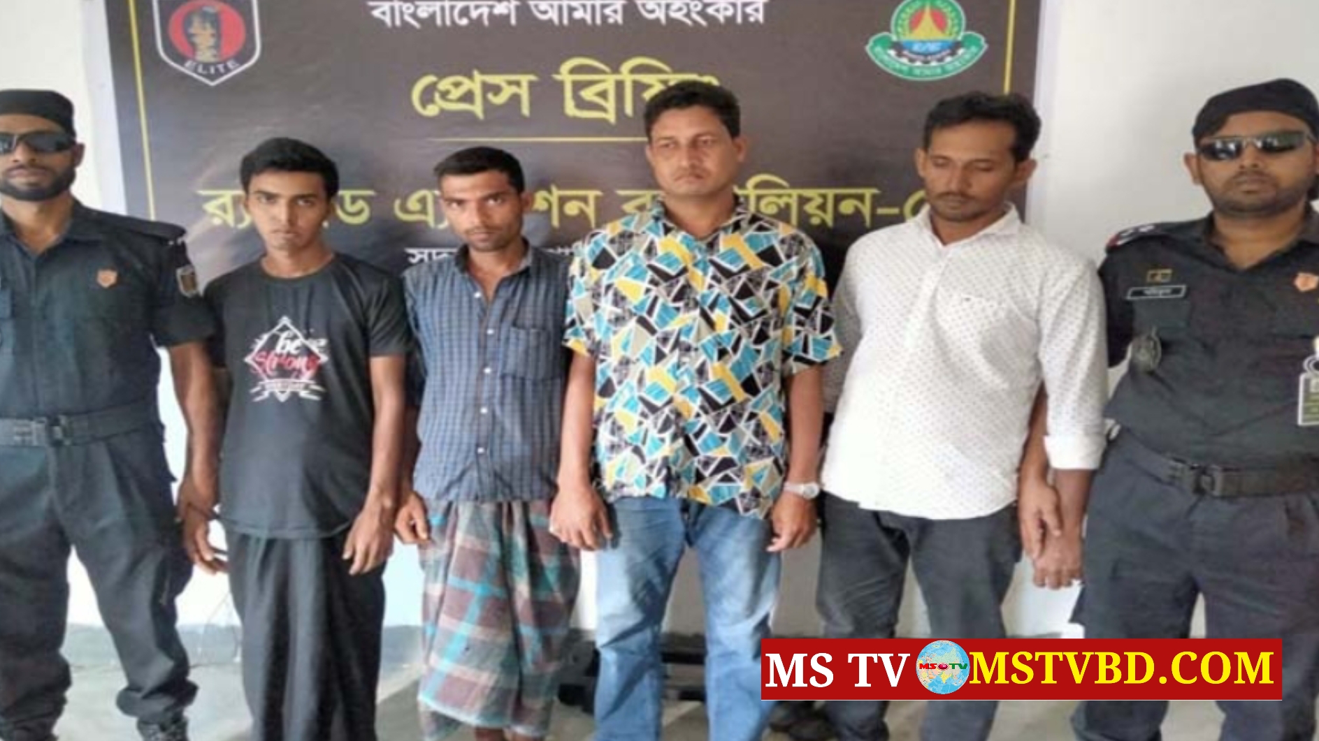 কসবার ছাত্রলীগ নেতা ট্রাক বোঝাই গাঁজা নিয়ে রাজশাহীতে র‌্যাবের হাতে ধরা