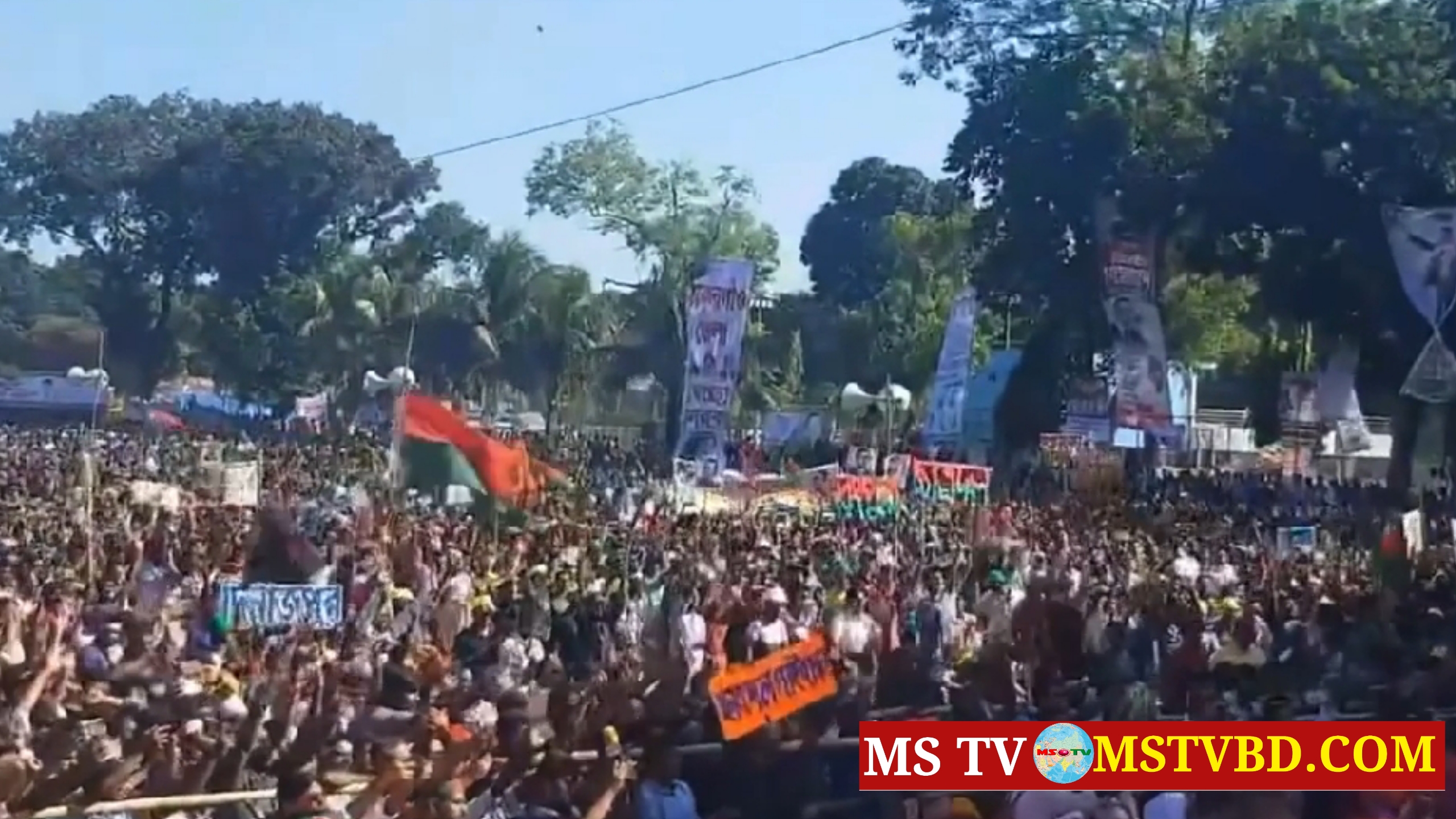 রংপুরে বিএনপি’র গণসমাবেশ মাঠ ছাড়িয়ে সড়কে