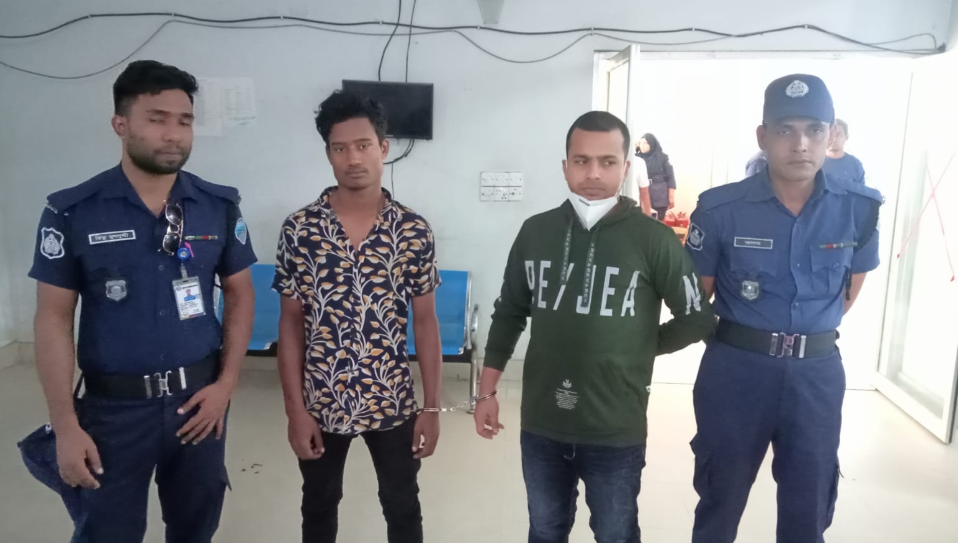 কসবায় র়্যাবের উপর হামলা চালানো যুবক পুলিশের হাতে ধরা