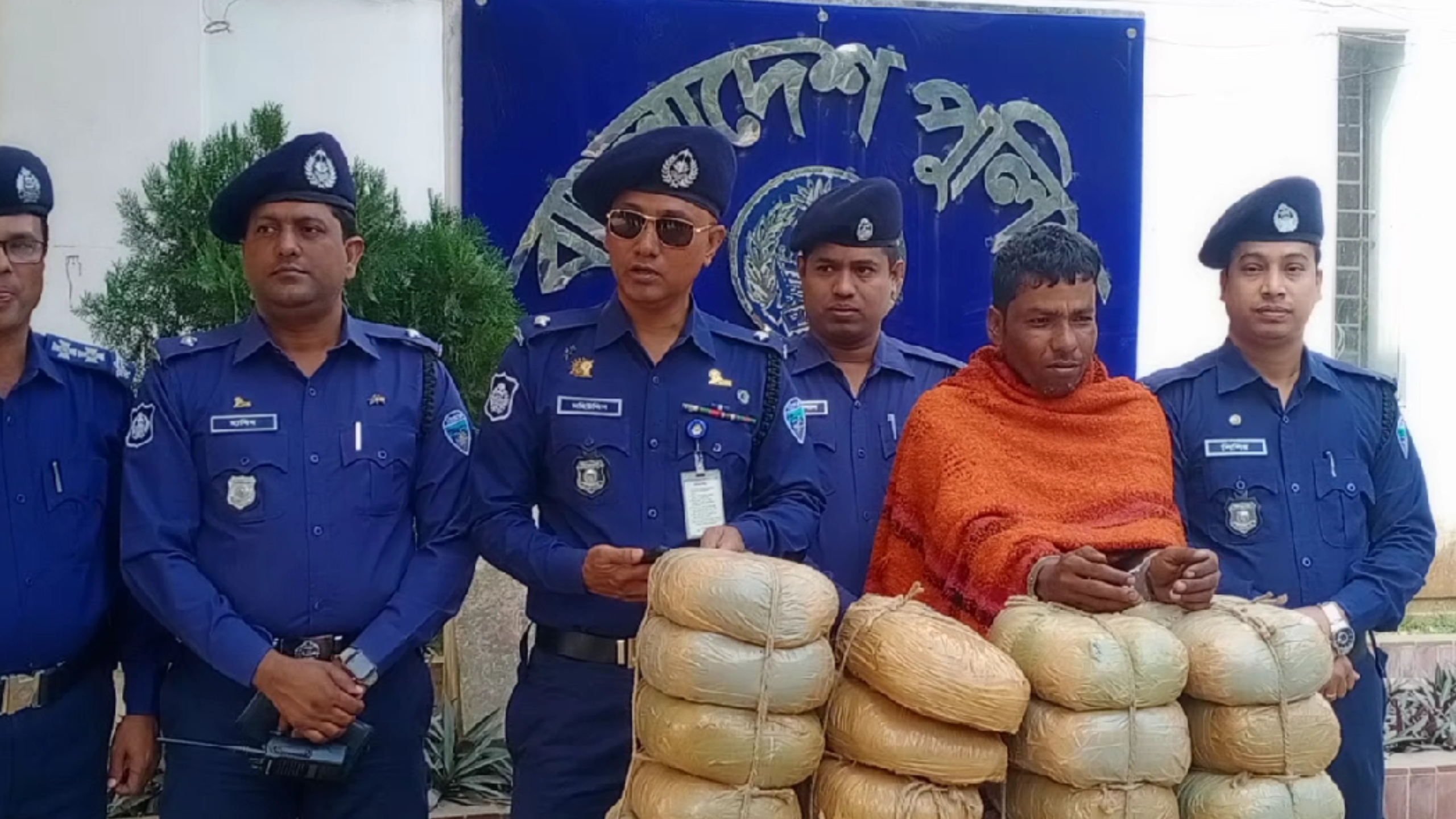 কসবায় ফের ৩৪ কেজি গাঁজাসহ আটক এক
