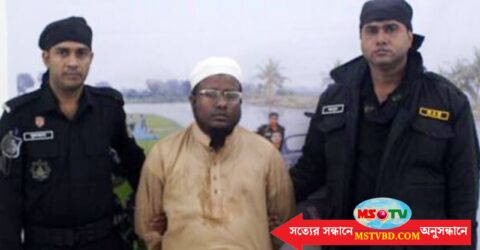 পরিবারের সদস্যদের কাফনের কাপড় কেনার কথা বলে টাকা তুলতেন তিনি