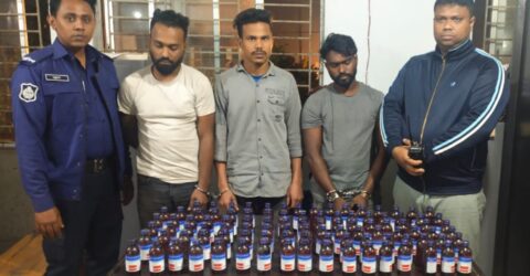 কসবায় বিপুল পরিমাণে স্কফ সিরাপসহ আকট ৩