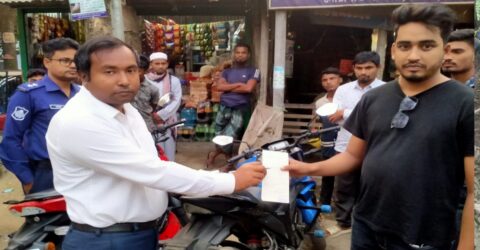 কসবায় সড়ক দুর্ঘটনা রোধে লাইসেন্স বিহীন চালক ও গাড়ির বিরুদ্ধে অভিযান শুরু