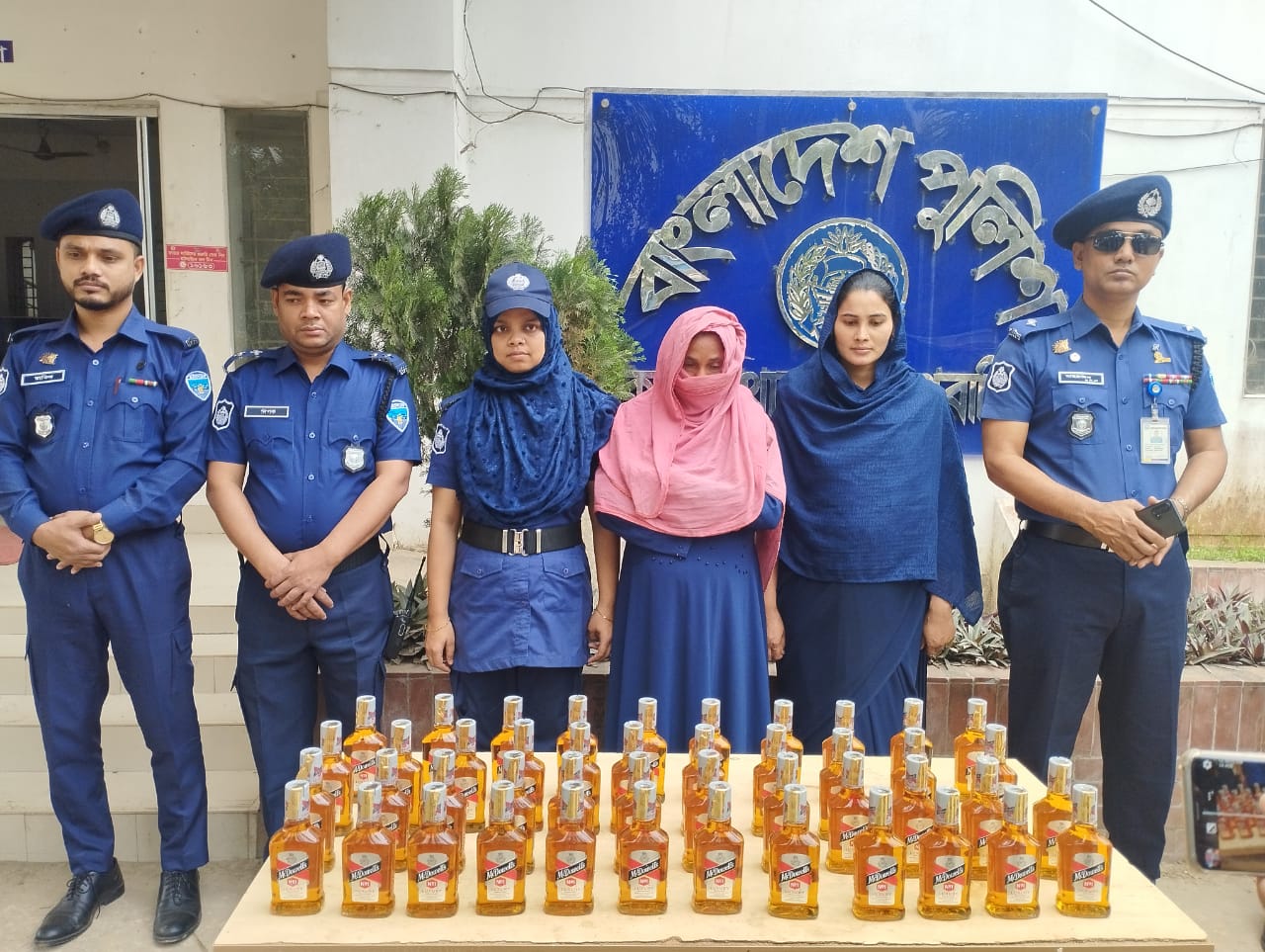 কসবায় ফের ৪৫ বোতল বিদেশী মদসহ আটক ১