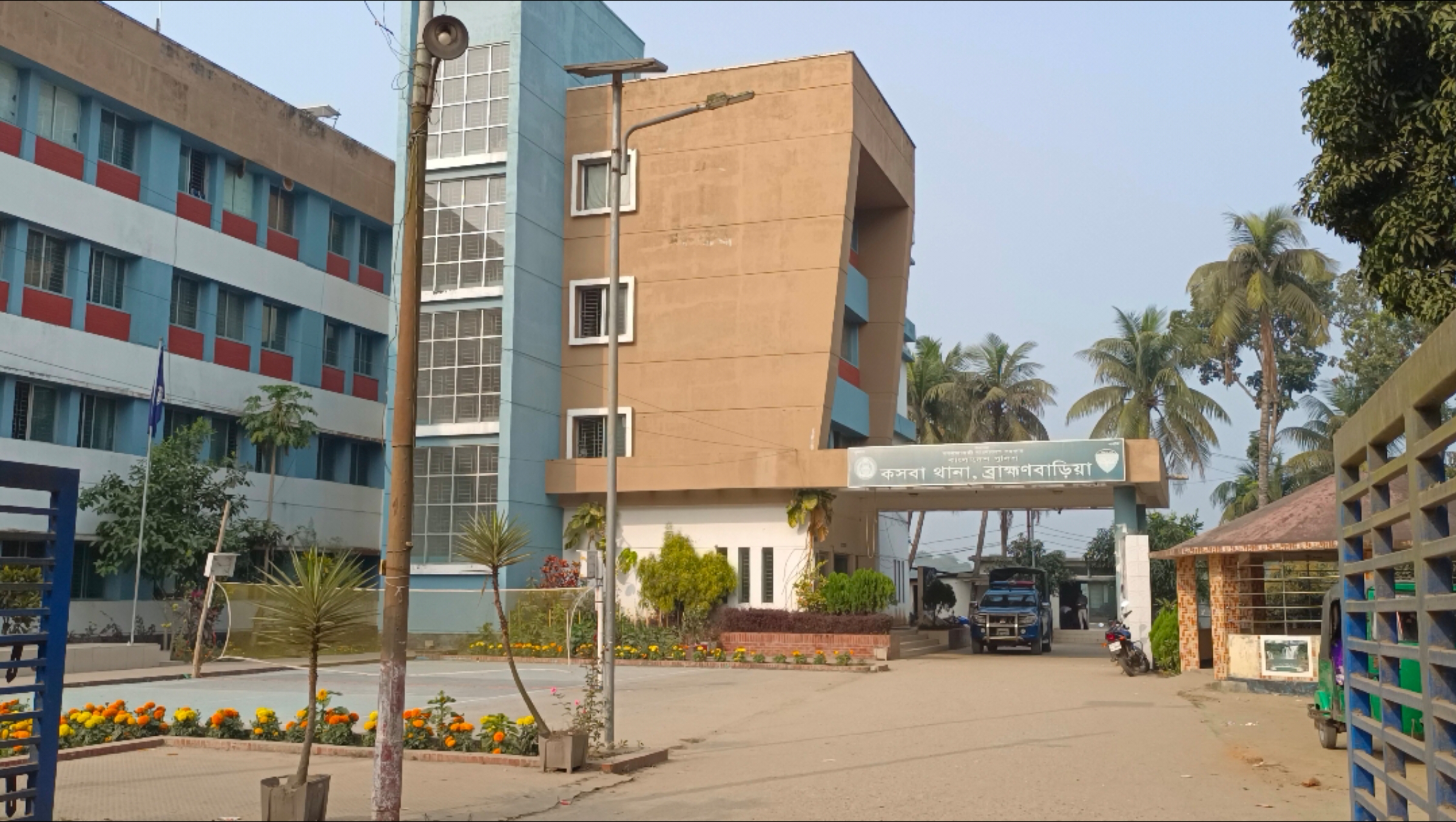 নয়নপুর গরুর বাজারে চাঁদা দাবি করলেই আইনগত ব্যবস্থা: অফিসার ইনচার্জ