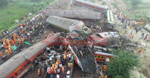 ভারতে ট্রেন দুর্ঘটনায় নিহতের সংখ্যা বেড়ে ২৮৮ জনে দাঁড়ানো