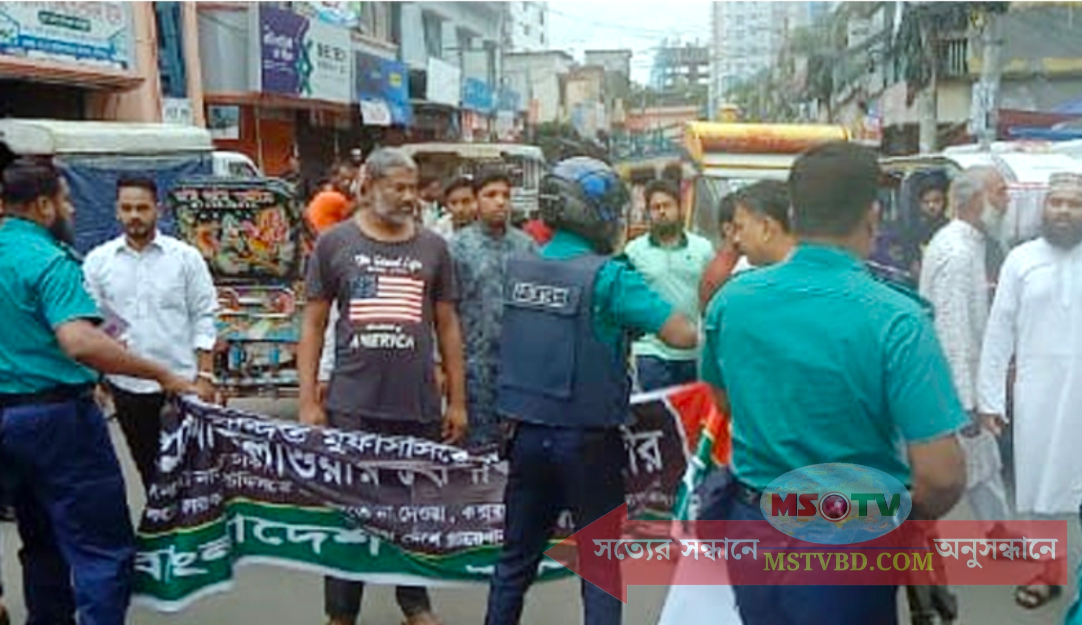 বরিশালে মিছিলে গিয়ে জামায়াতের ৪ নেতাকর্মী আটক