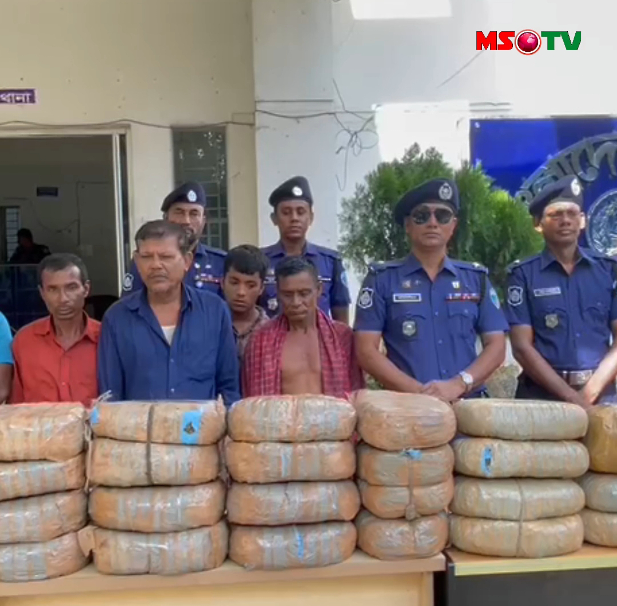 কসবায় ফের ১০০ কেজি গাঁজা আটক ৪