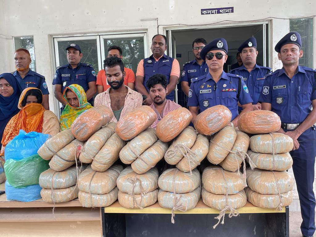 কসবায় ফের বিপুল পরিমাণে গাজা ইয়াবাসহ আটক ৬