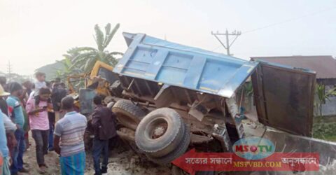 বালুবাহী ট্রাকে ট্রেনের ধাক্কায় নিহতের সংখ্যা বেড়ে ৪