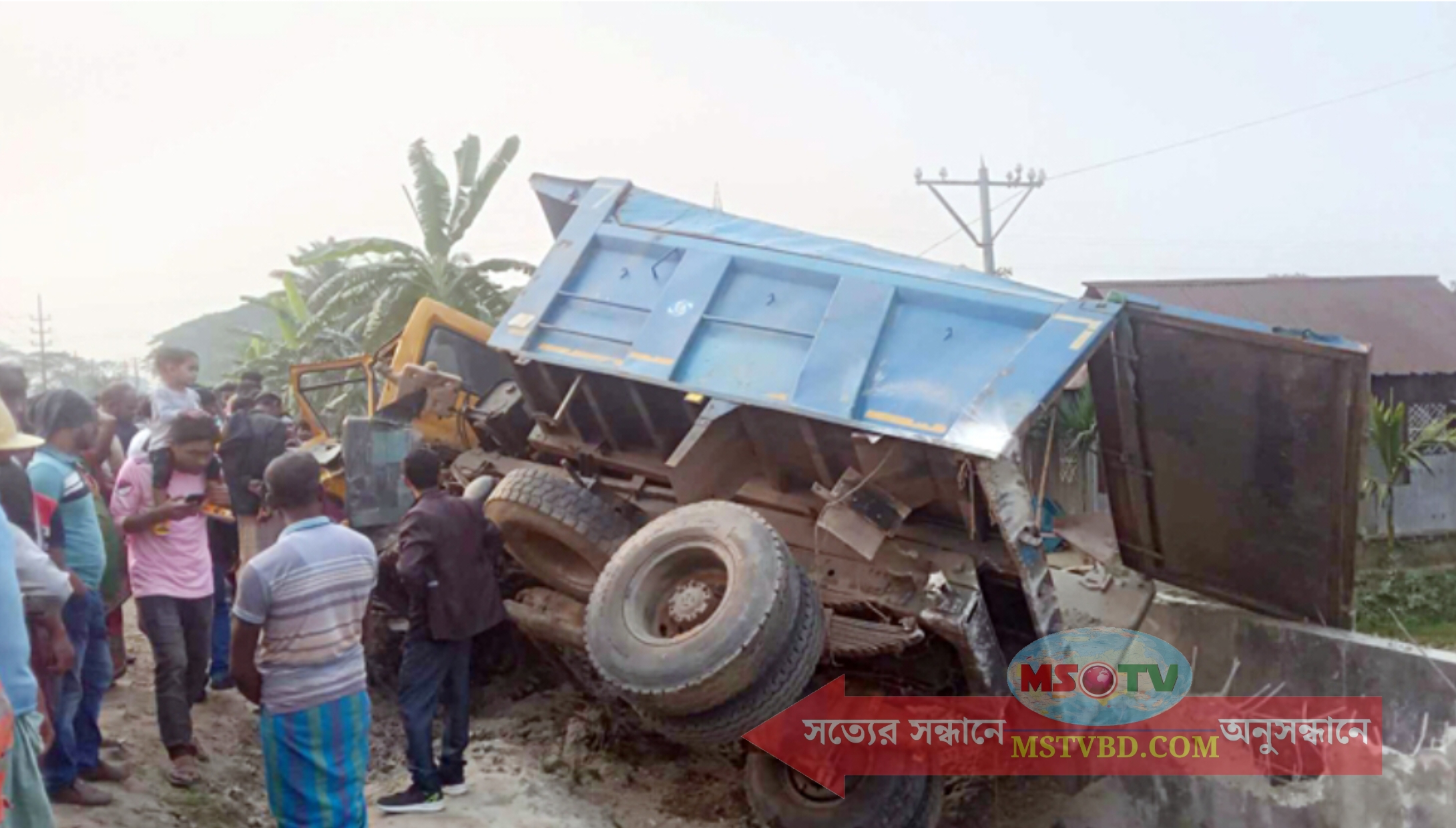 বালুবাহী ট্রাকে ট্রেনের ধাক্কায় নিহতের সংখ্যা বেড়ে ৪