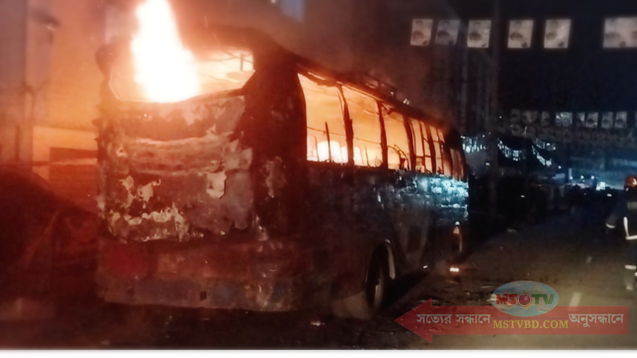 চট্টগ্রামে নির্বাচনী সরঞ্জাম বহনকারী বাসে আগুন দিয়েছে দুর্বৃত্তরা
