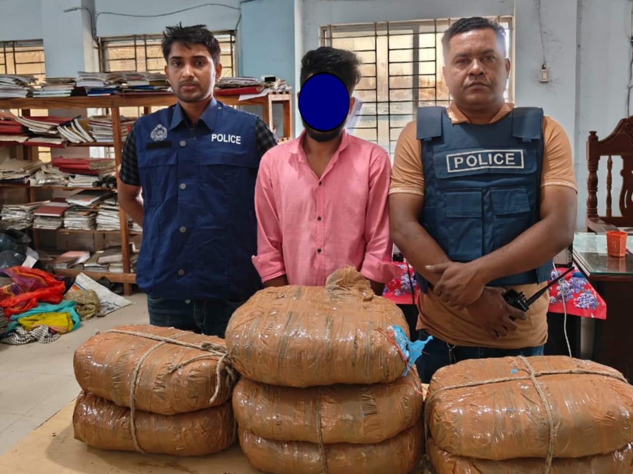 কসবায় ফের ১৪ কেজি গাঁজাসহ আটক ১