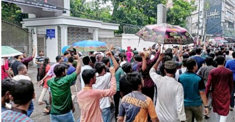 রাজধানীর সায়েন্সল্যাব ছেড়ে শাহবাগের দিকে গণমিছিল  নিয়ে শিক্ষার্থীরা