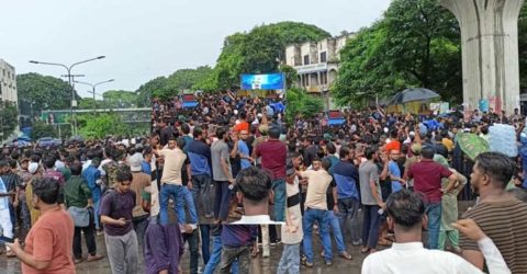 শাহবাগ মোড় অবরোধ করেছেন শিক্ষার্থীরা